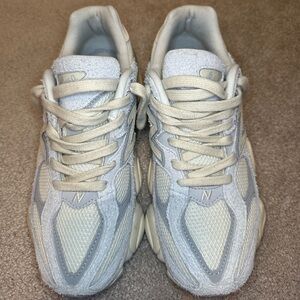 New Balance Cream and Light Gray Sneakers